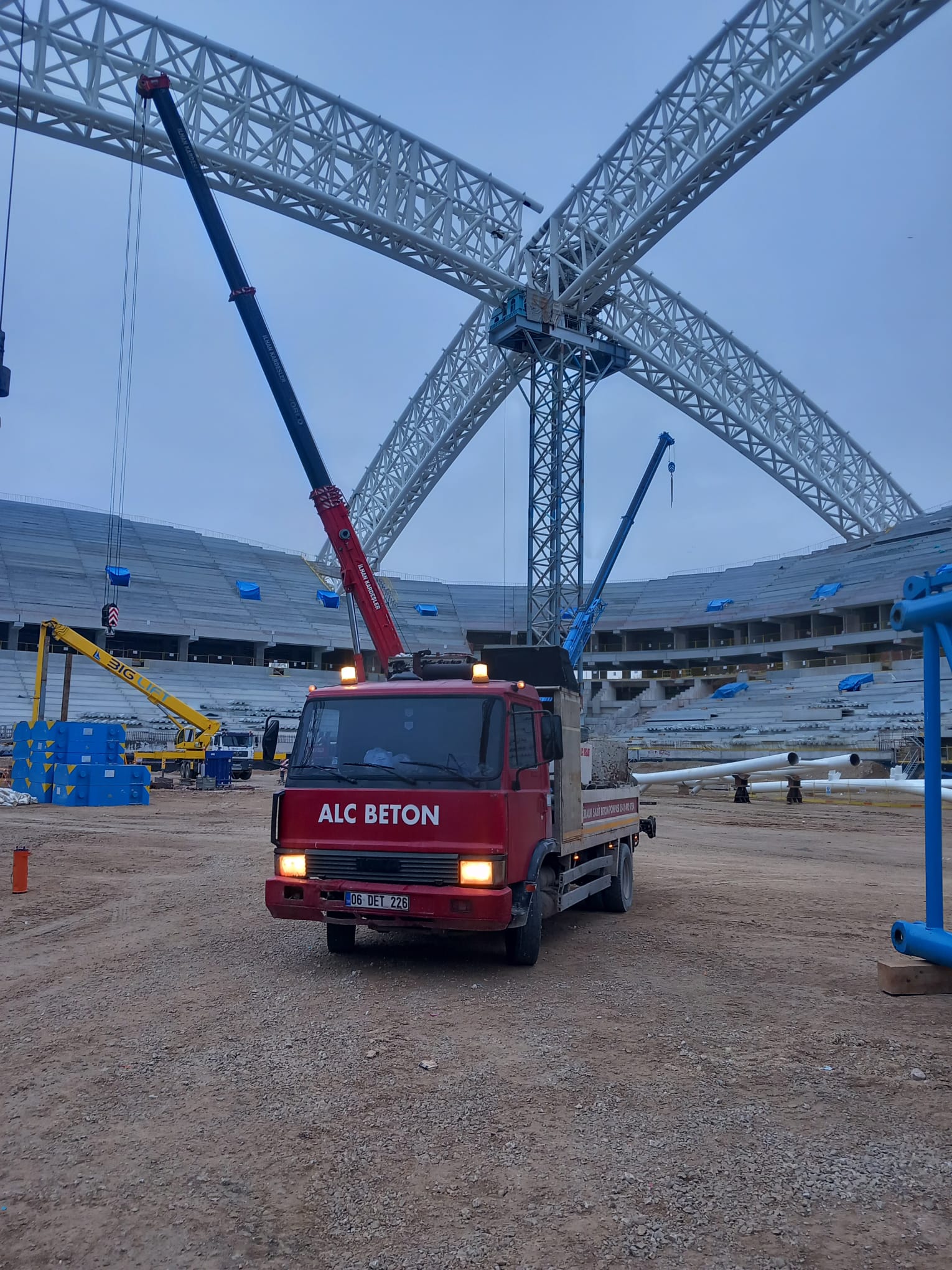 19 Mayıs Stadyumu projesinde ALC Beton aracı